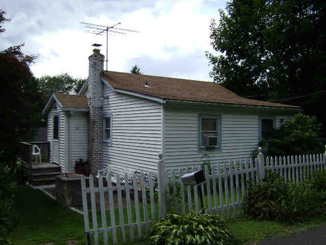 Building photograph for 17 RIDGE RD